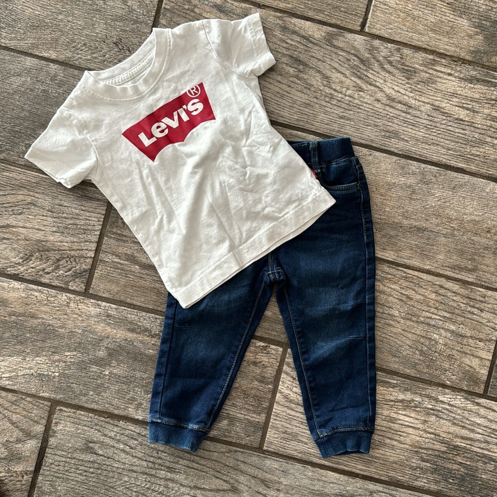 Levi’s toddler baby bundle lot jogger jeans T-shirt top 💙